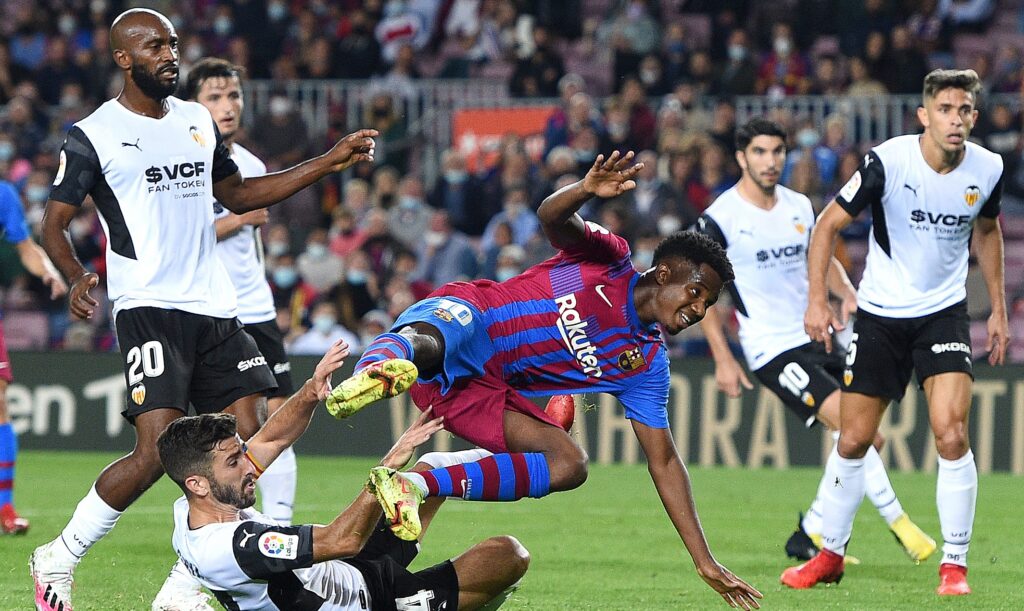 nhan-dinh-soi-keo-valencia-vs-barcelona-luc-2h00-ngay-30-10-2022