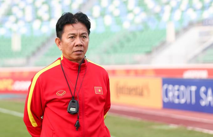 bi-xu-ep-tran-gap-qatar-hlv-hoang-anh-tuan-khong-ban-tam
