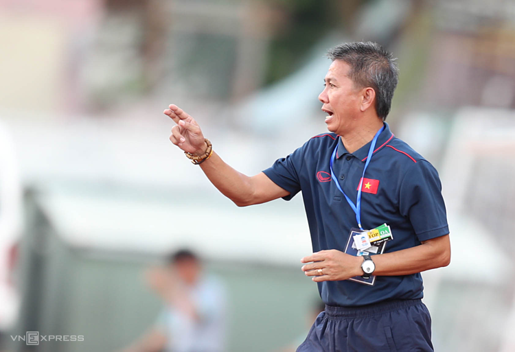 bi-xu-ep-tran-gap-qatar-hlv-hoang-anh-tuan-khong