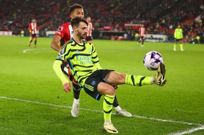 Fabio Vieira quá lạc nhịp ở Arsenal